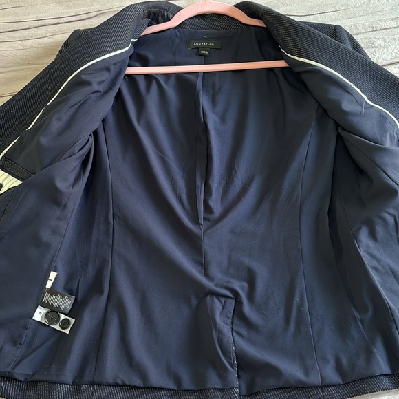 Ann Taylor size 6 two buttons navy jacket - Picture 6 of 7
